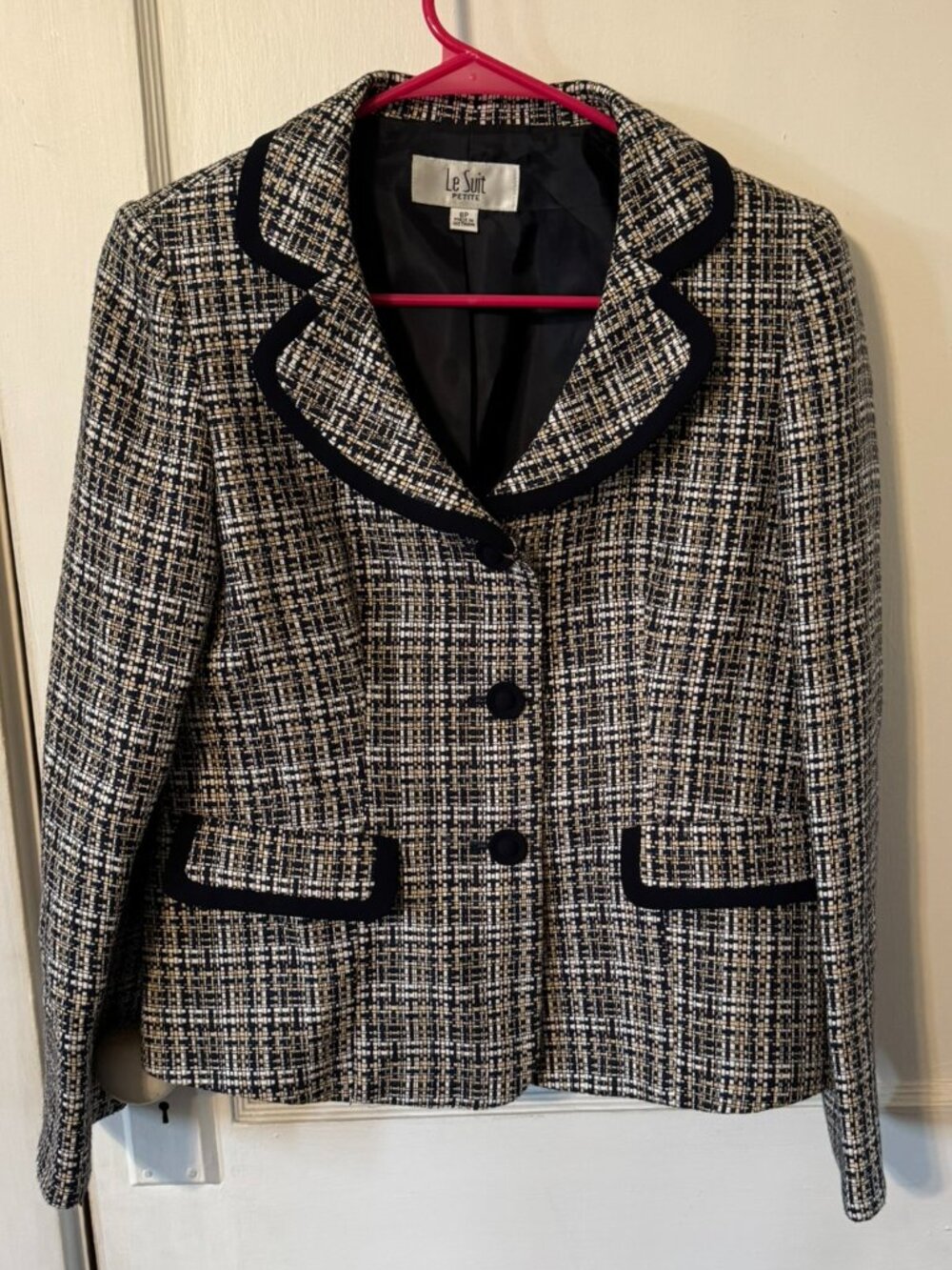 Le Suit Navy and Gold/Mustard plaid blazer. Size 8 Petite. Never worn.